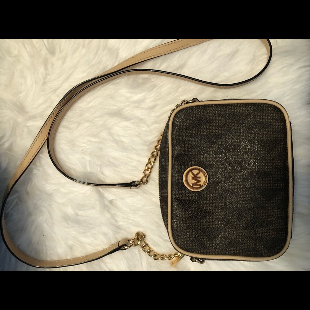 Michael Kors Mini Crossbody (authentic)